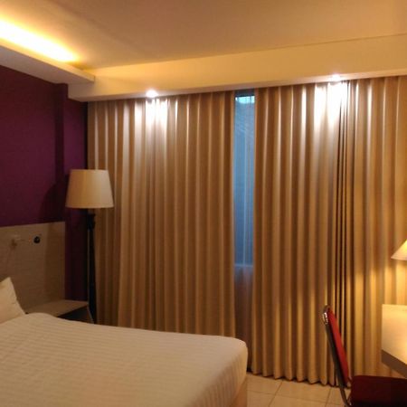 Hotel Kharisma Madiun Buitenkant foto