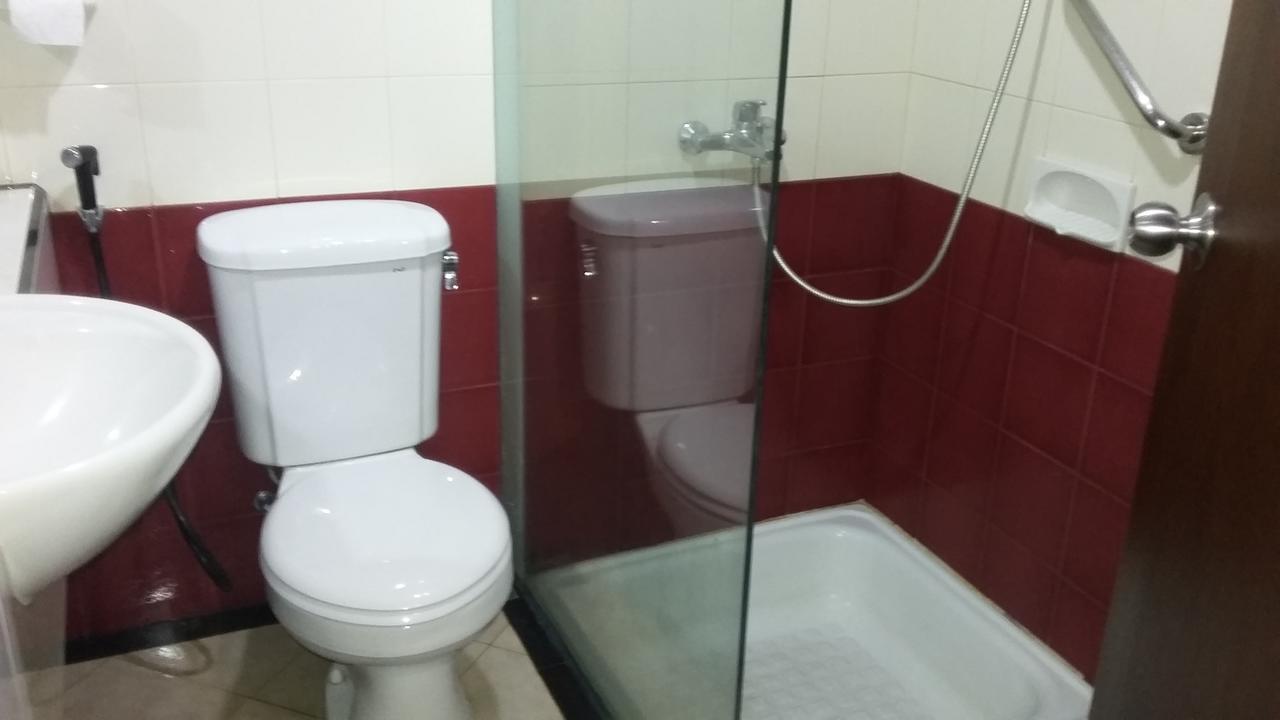 Hotel Kharisma Madiun Buitenkant foto